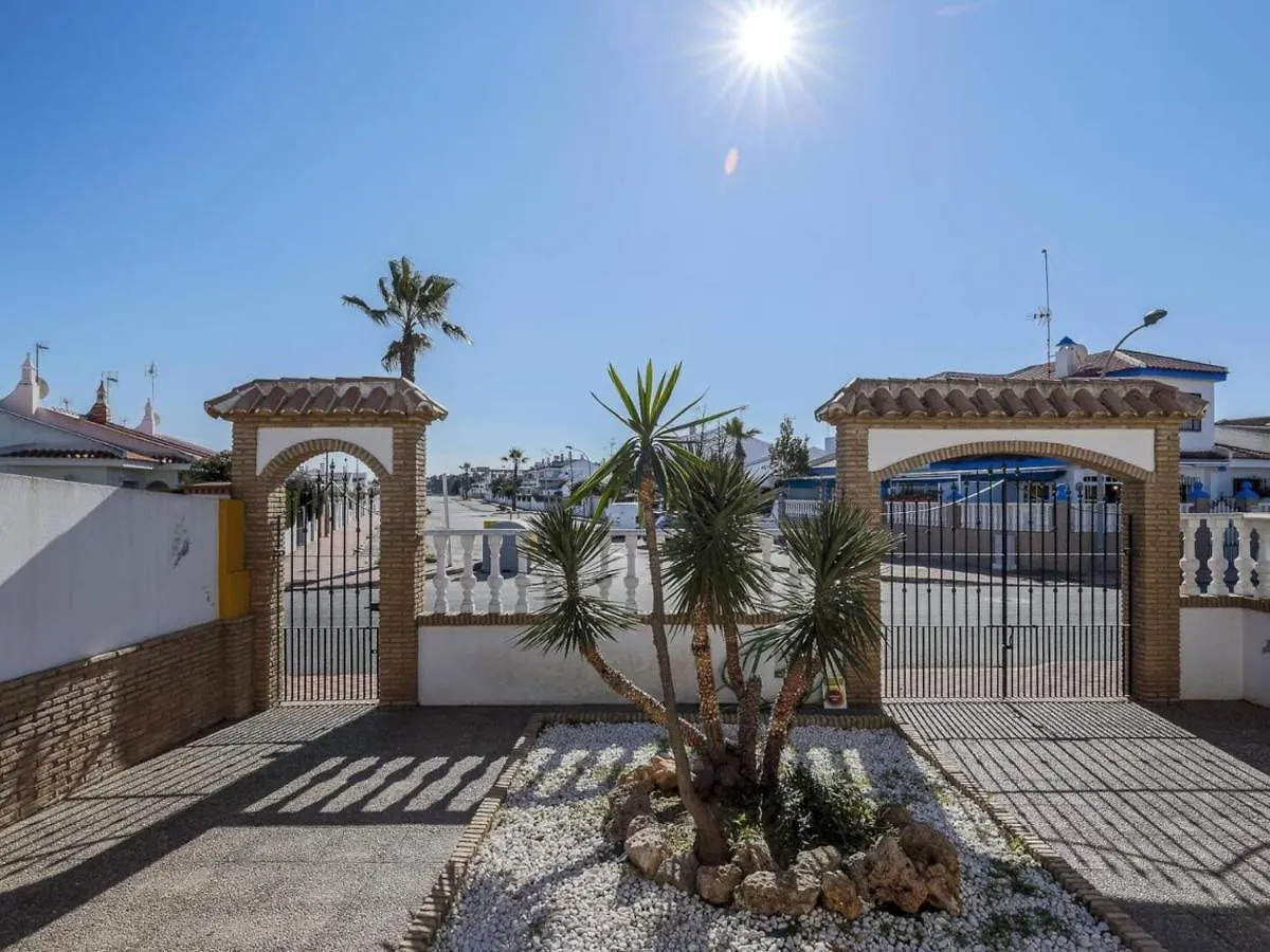 Casa de Férias La Fonda De Julia Magnifica Casa Muy Luminosa Y Amplia Con Chimenea Y Barbacoa Vila Matalascañas